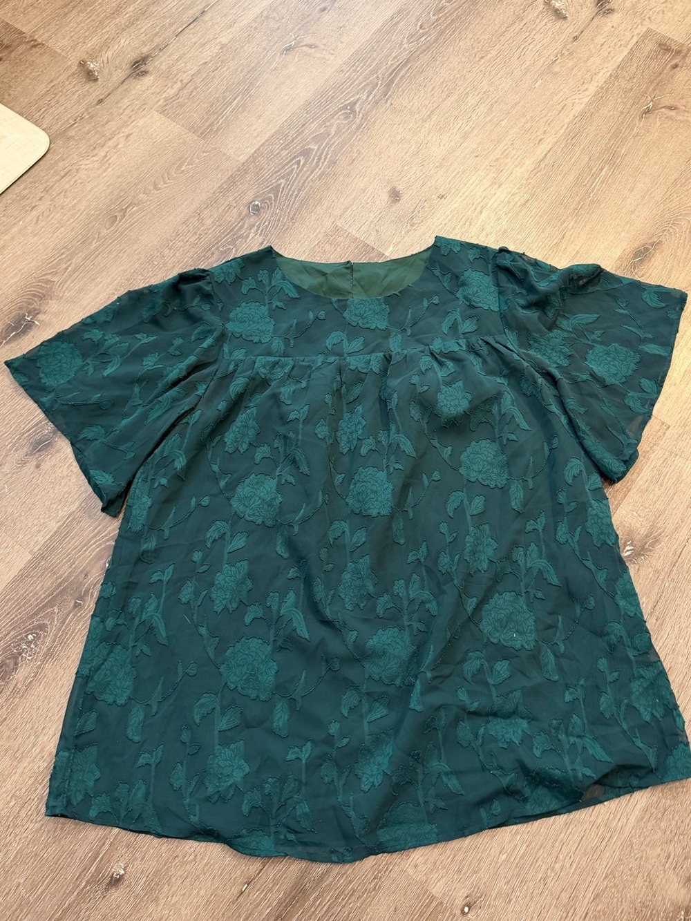 Women's Green Floral Textured Short-Sleeve Top